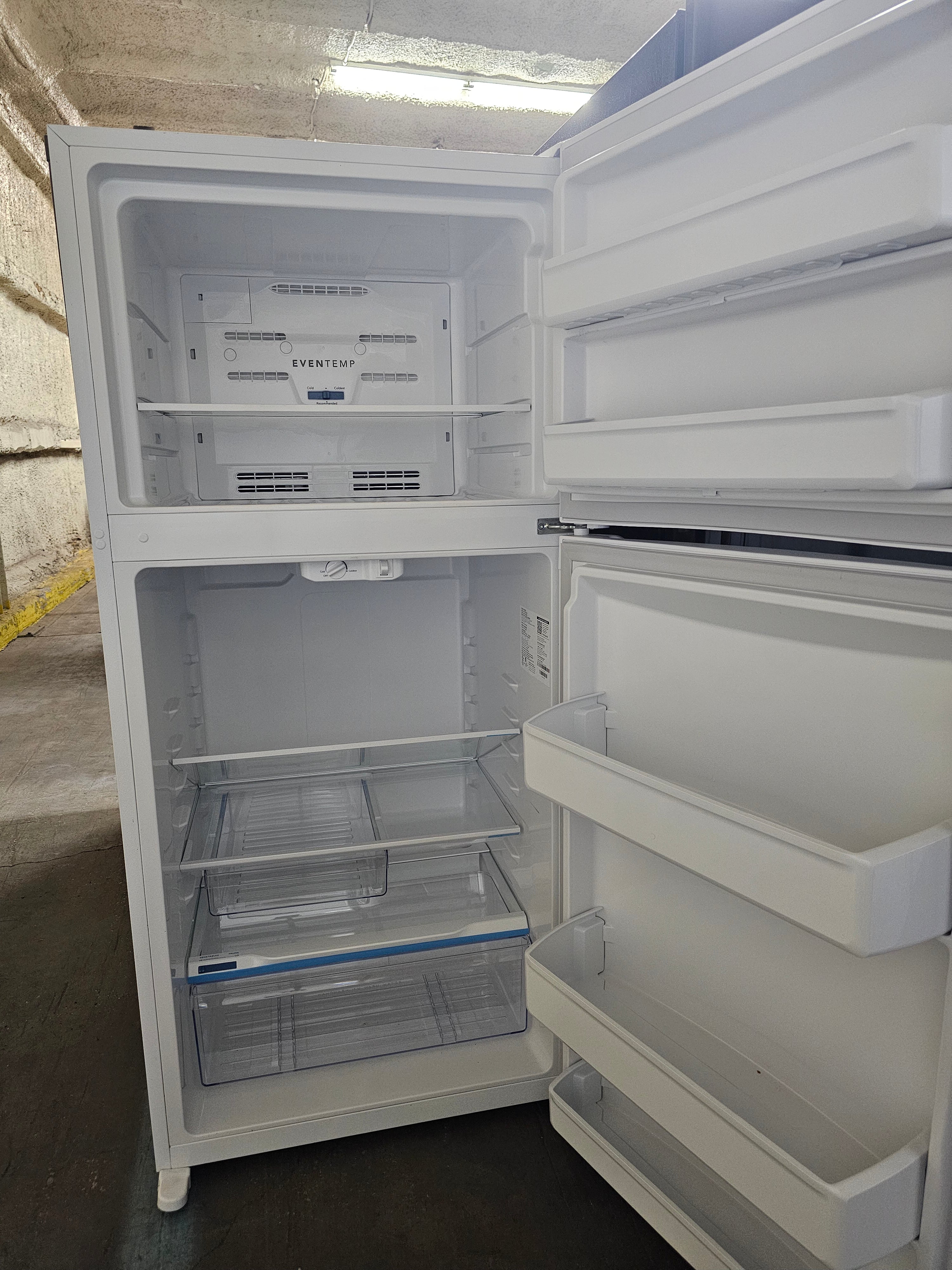 Frigidaire 27.6 in. 14 cu. ft. Top Freezer Refrigerator in White, ENERGY STAR